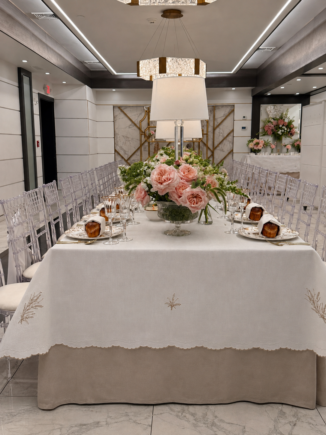 Astoria Beige/White Scalloped Starched Topper